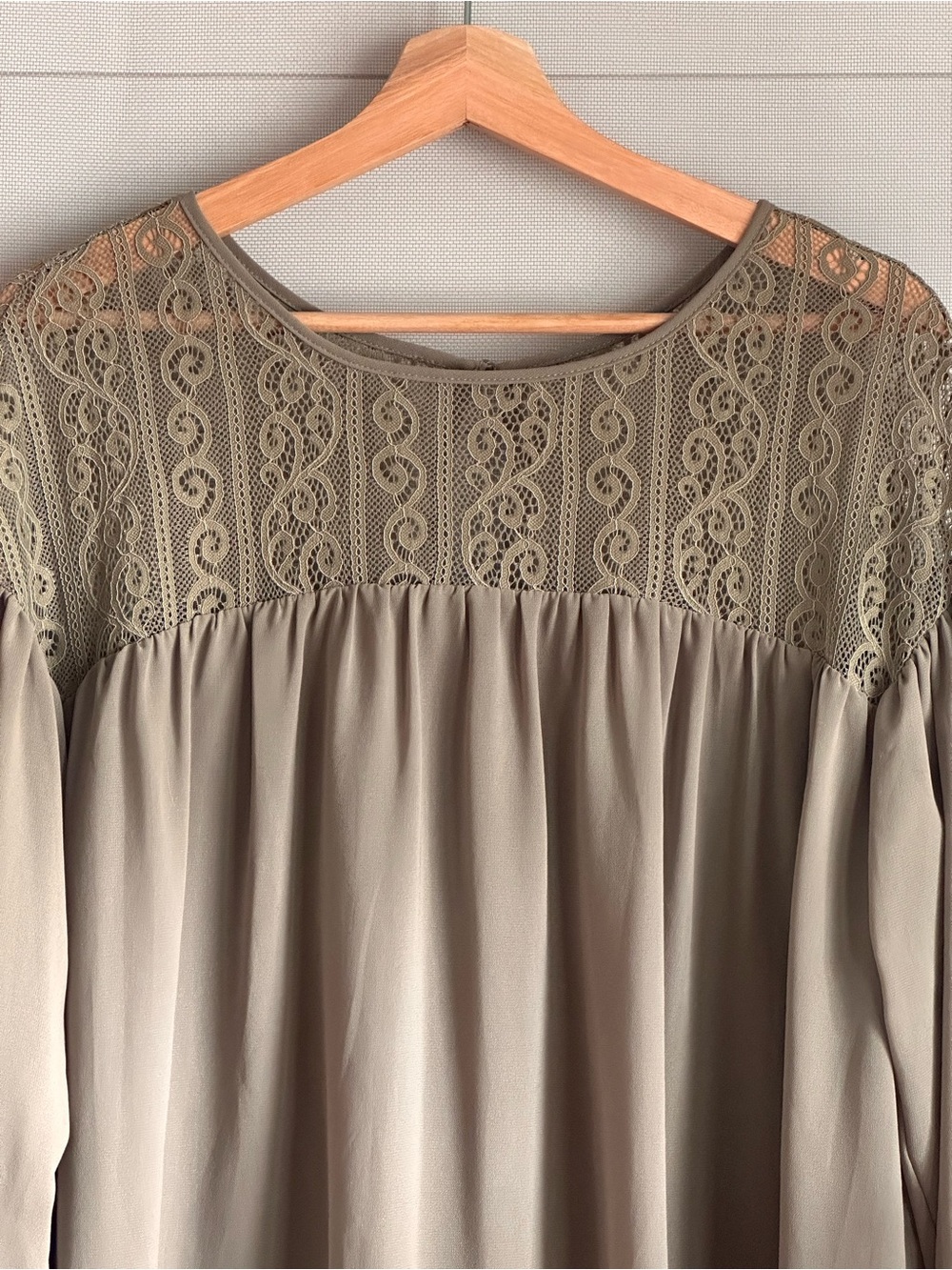 Entro Lace-Trim Long-Sleeved Dress in Sage - Picture 2 of 9